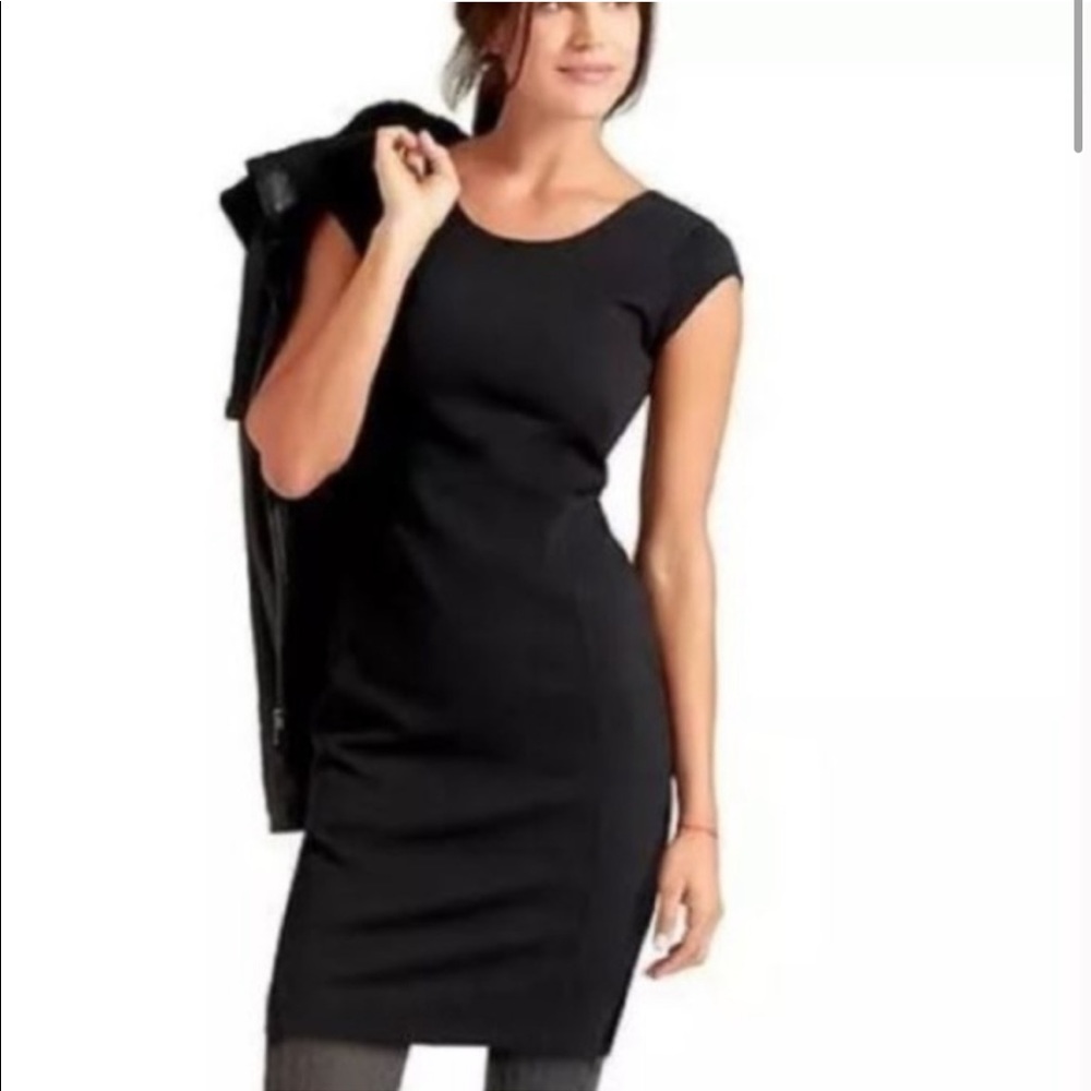 EUC Athleta Purple Fitted Sheath Capsleeve Dress